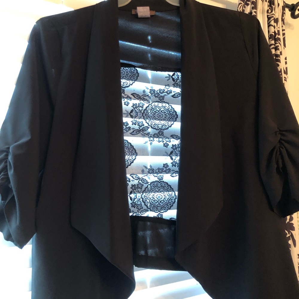 Black 3/4 Ruched Sleeve Lace Back Blazer